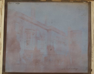 De Zuidelijke Voorkant van Lacock Abbey met Sharingtons Toren door William Henry Fox Talbot